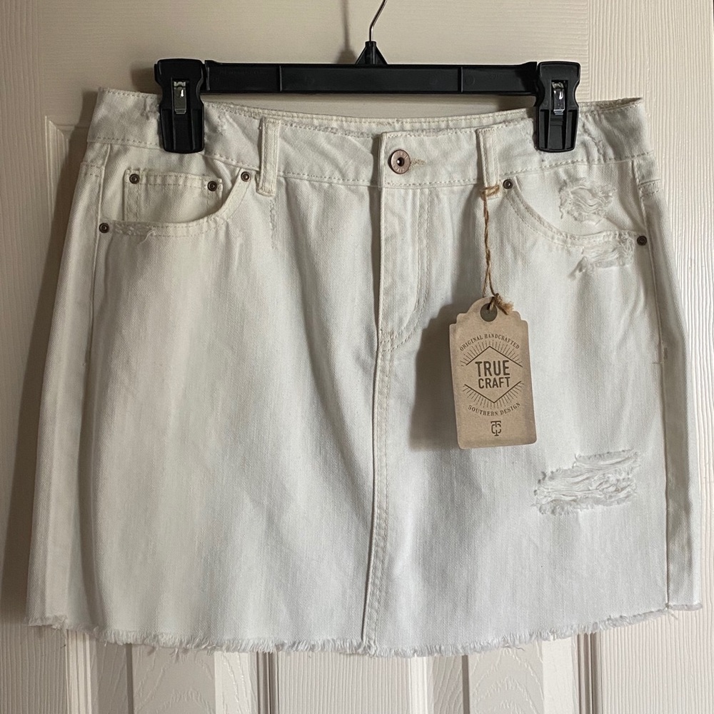 White mini skirt size 7 brand new